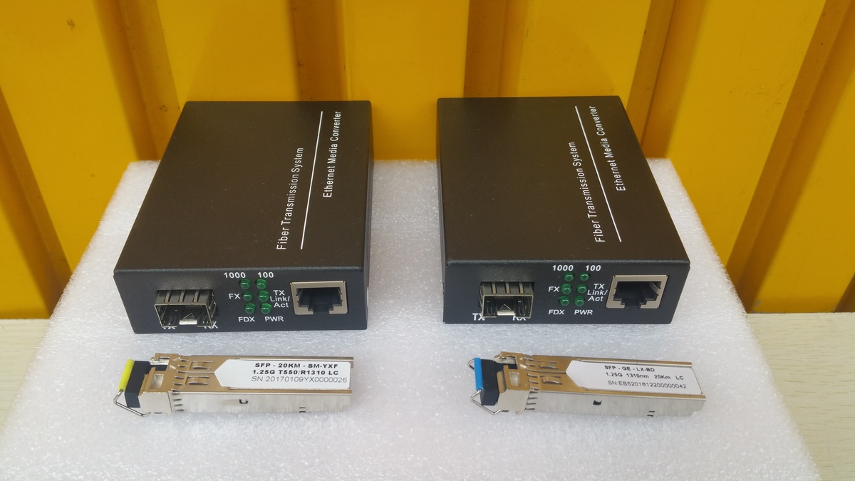 10/100/1000M Gigabit Sinplex Fiber SFP Port Fast Media Converter